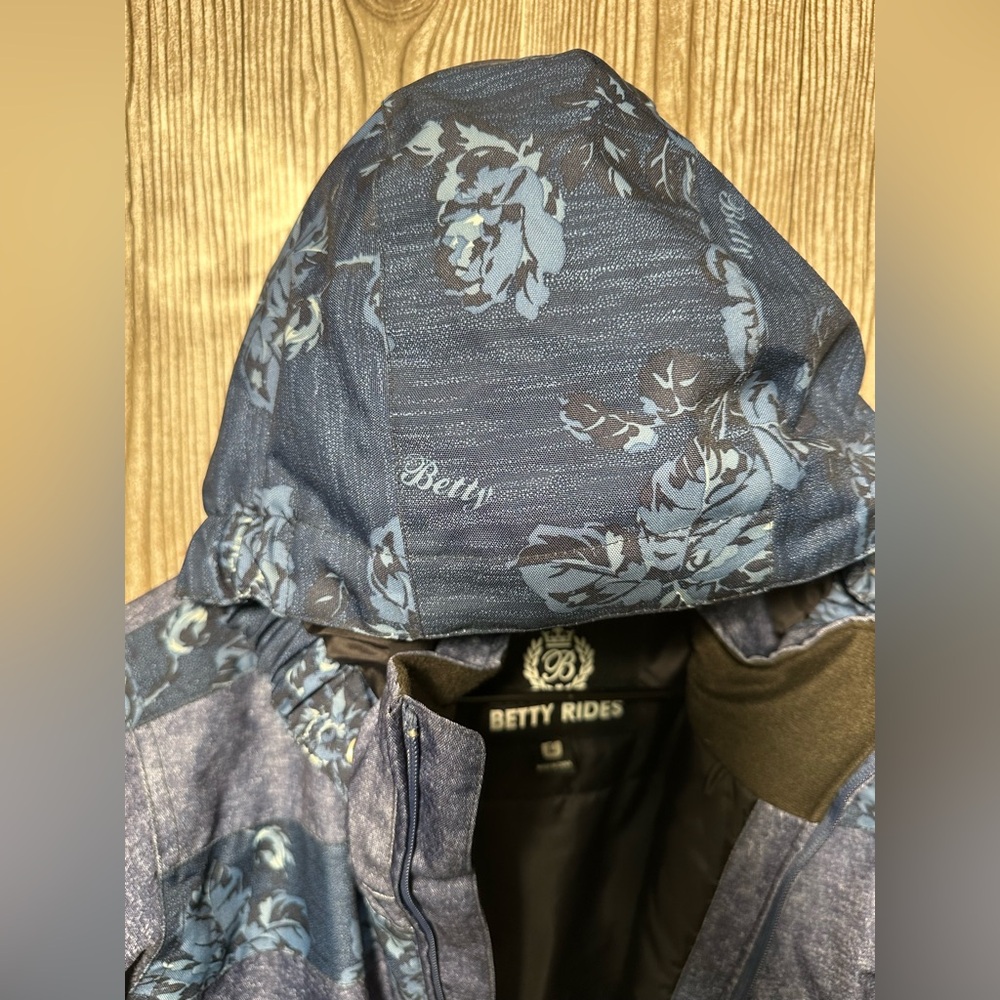 Betty Rides Snow Jacket Sz L - Picture 9 of 10